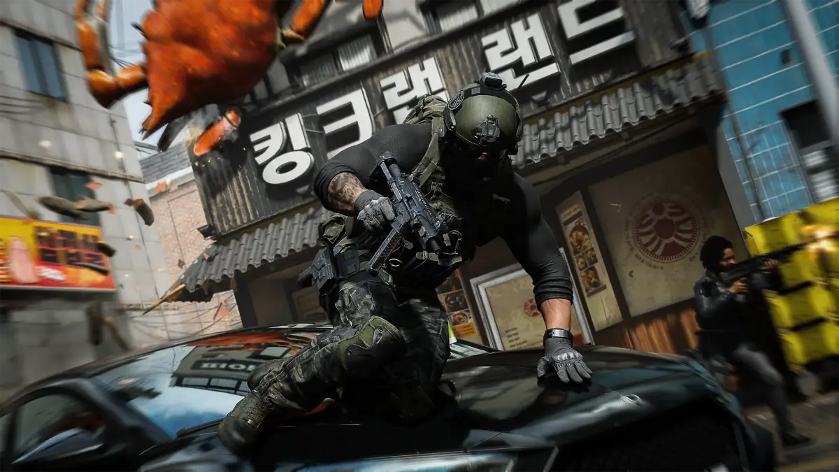Operator springt over een auto in een Koreaanse straat in Multiplayer